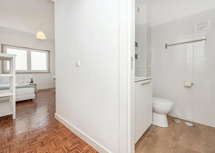 Houze Spacious Near Marques De Pombal